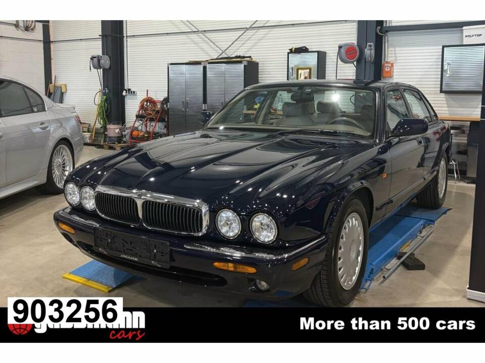 Image 1/4 of Jaguar XJ 8 Sovereign (1998)
