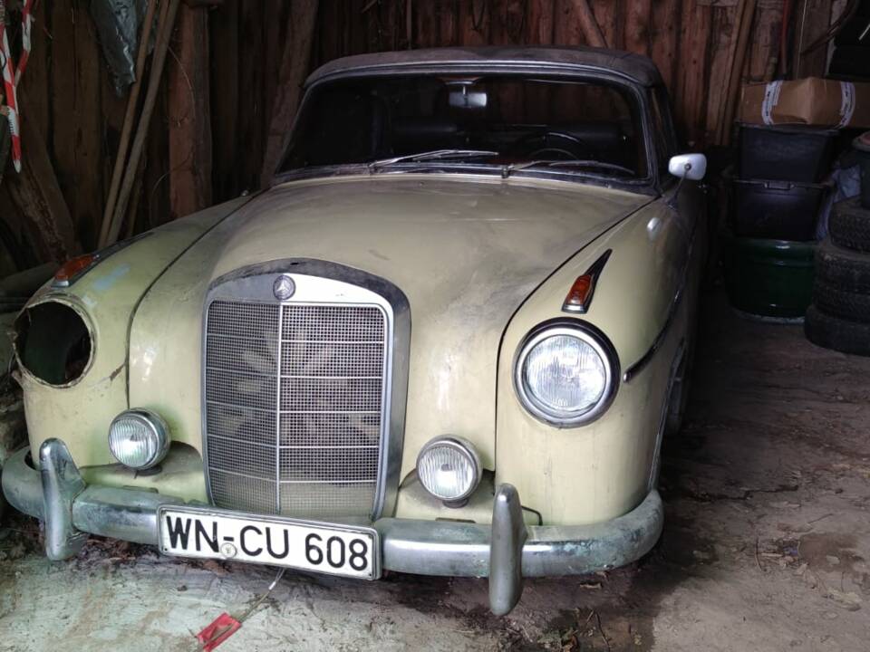 Image 2/13 of Mercedes-Benz 220 S Cabriolet (1957)