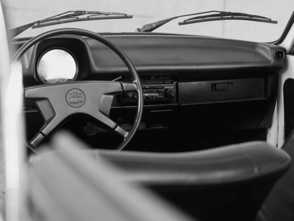 Bild 29/32 von Volkswagen Käfer 1303 (1975)