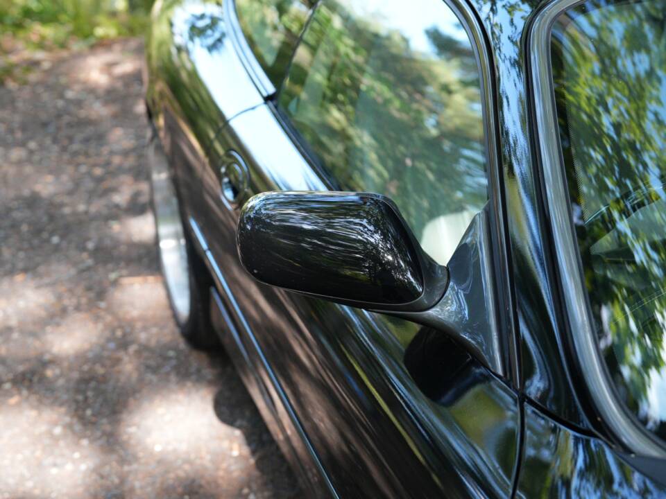 Image 14/50 of Jaguar XKR (1998)