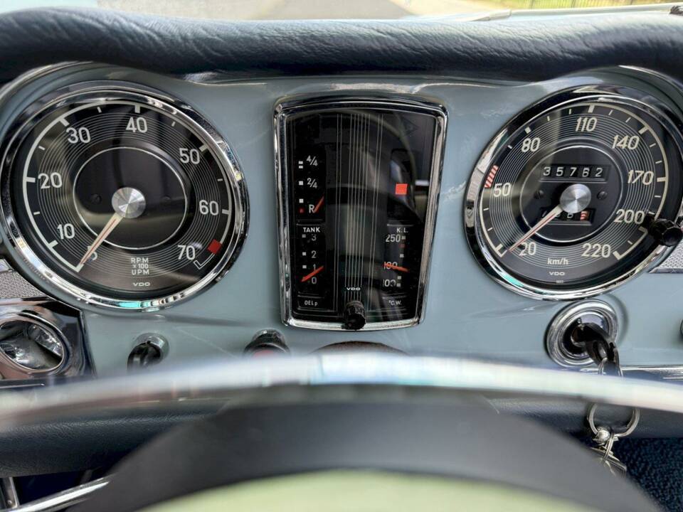 Image 22/36 de Mercedes-Benz 280 SL (1969)
