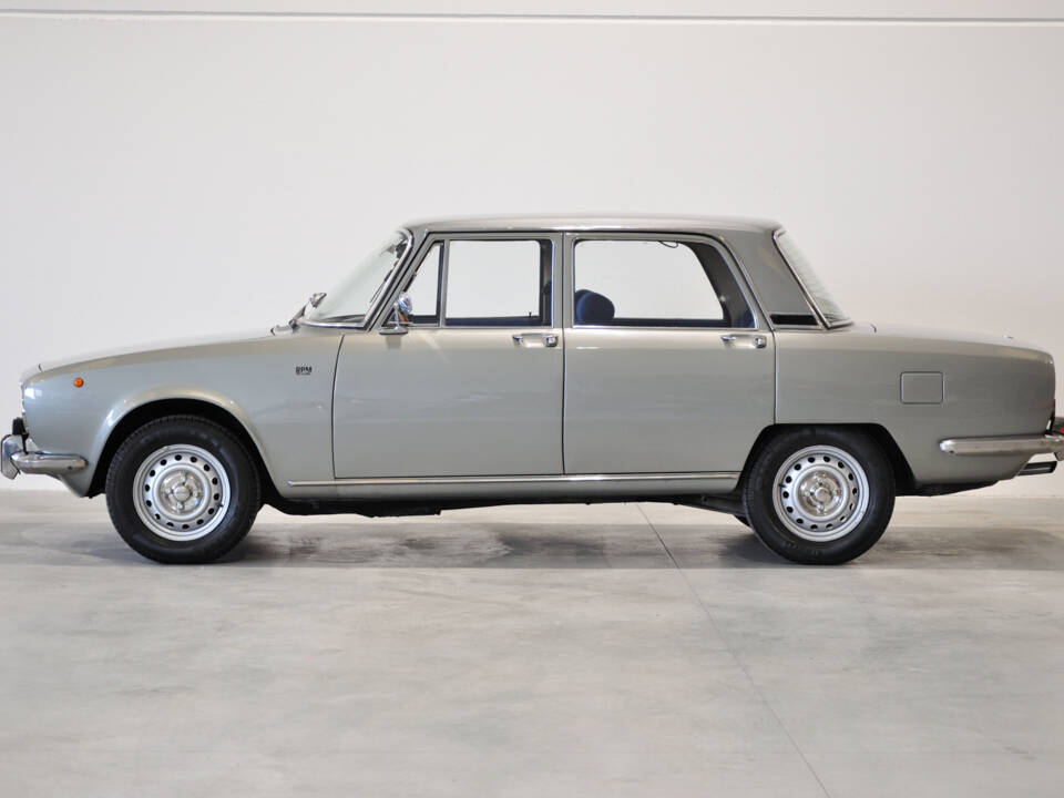 Image 30/39 of Alfa Romeo 2000 Berlina (1973)