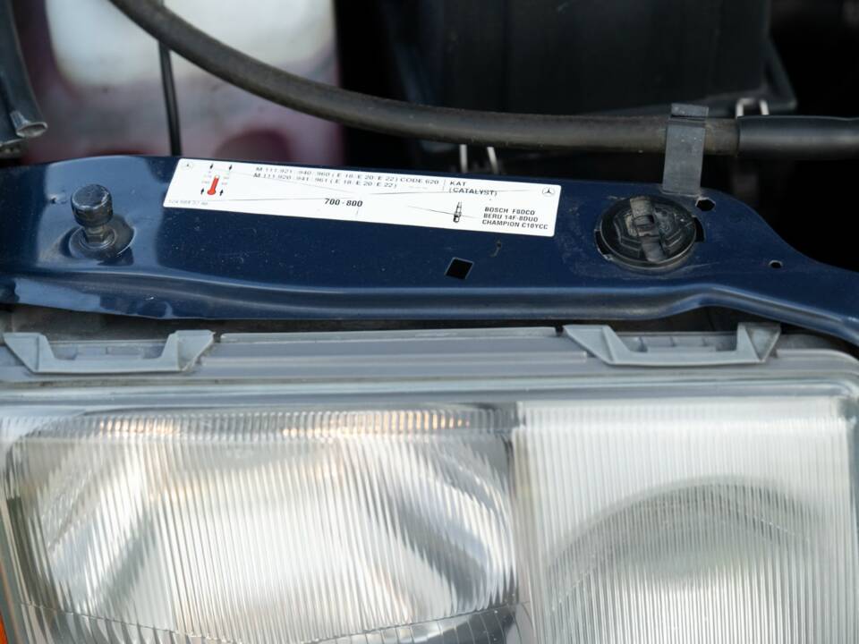 Bild 58/79 von Mercedes-Benz 200 CE (1993)