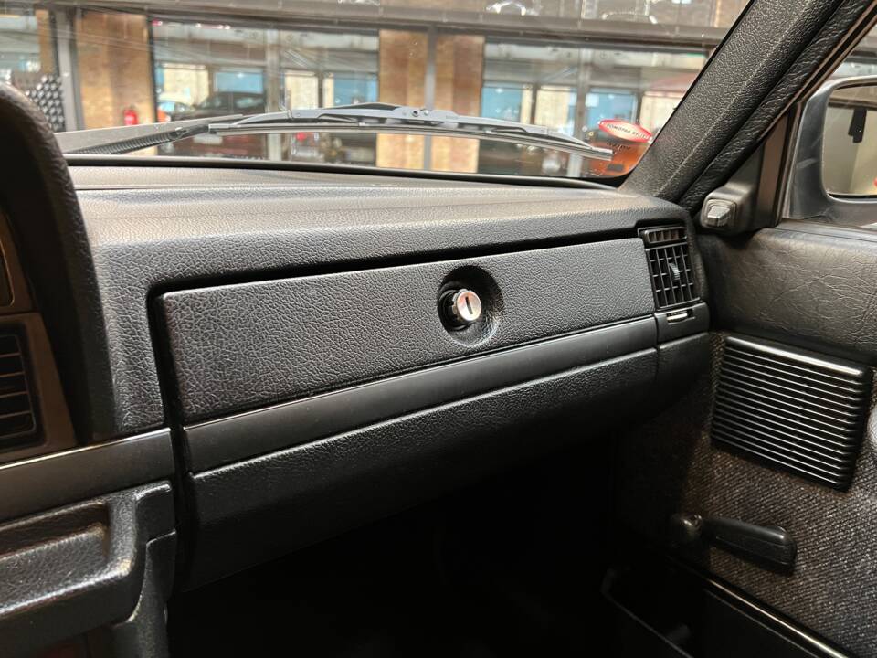 Bild 22/36 von Volvo 240 Polar (1990)