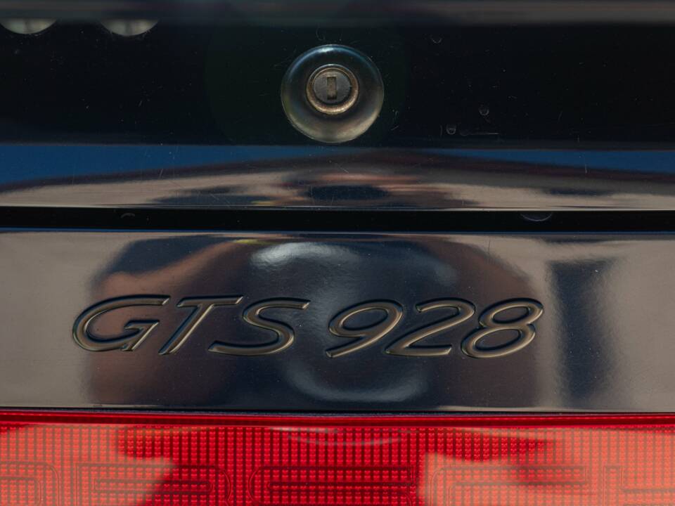 Afbeelding 28/50 van Porsche 928 GTS (1992)