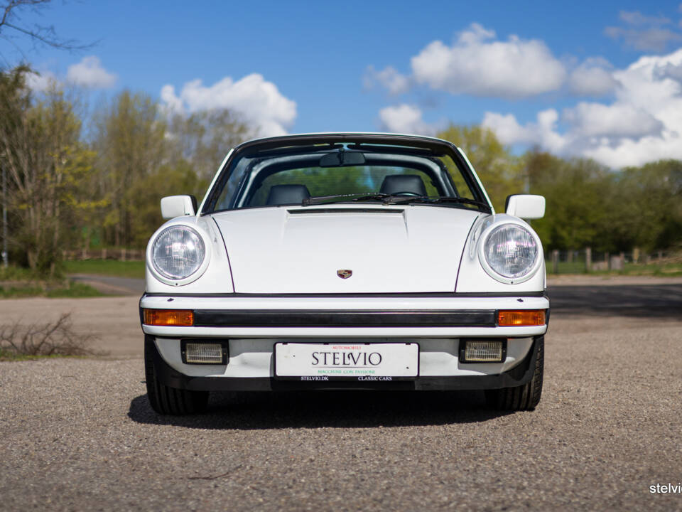 Image 17/45 of Porsche 911 Carrera 3.2 (1984)