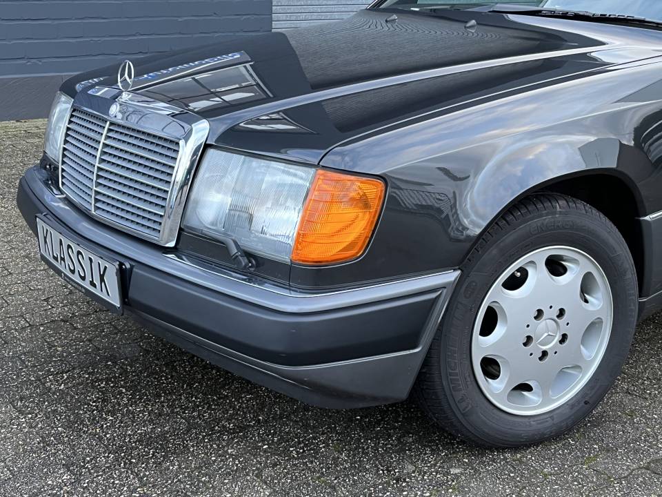 Imagen 46/68 de Mercedes-Benz 320 CE (1993)