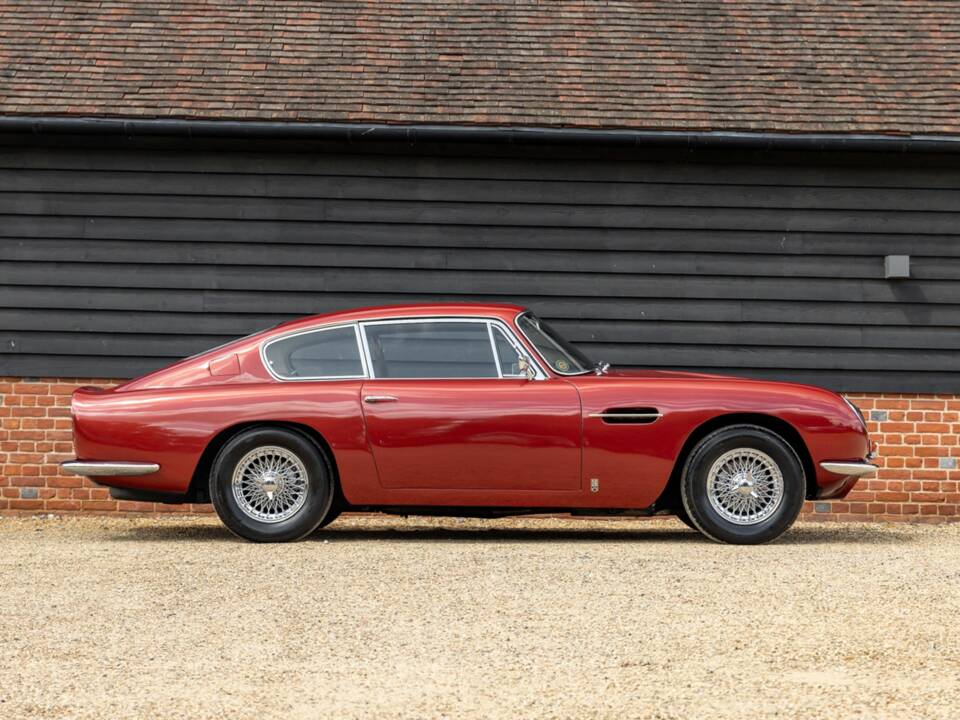 Bild 2/50 von Aston Martin DB 6 Vantage (1969)