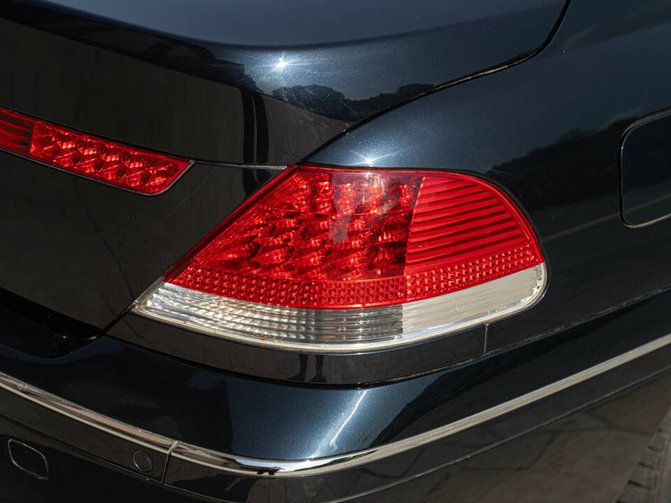 Bild 14/50 von BMW 745Li (2001)