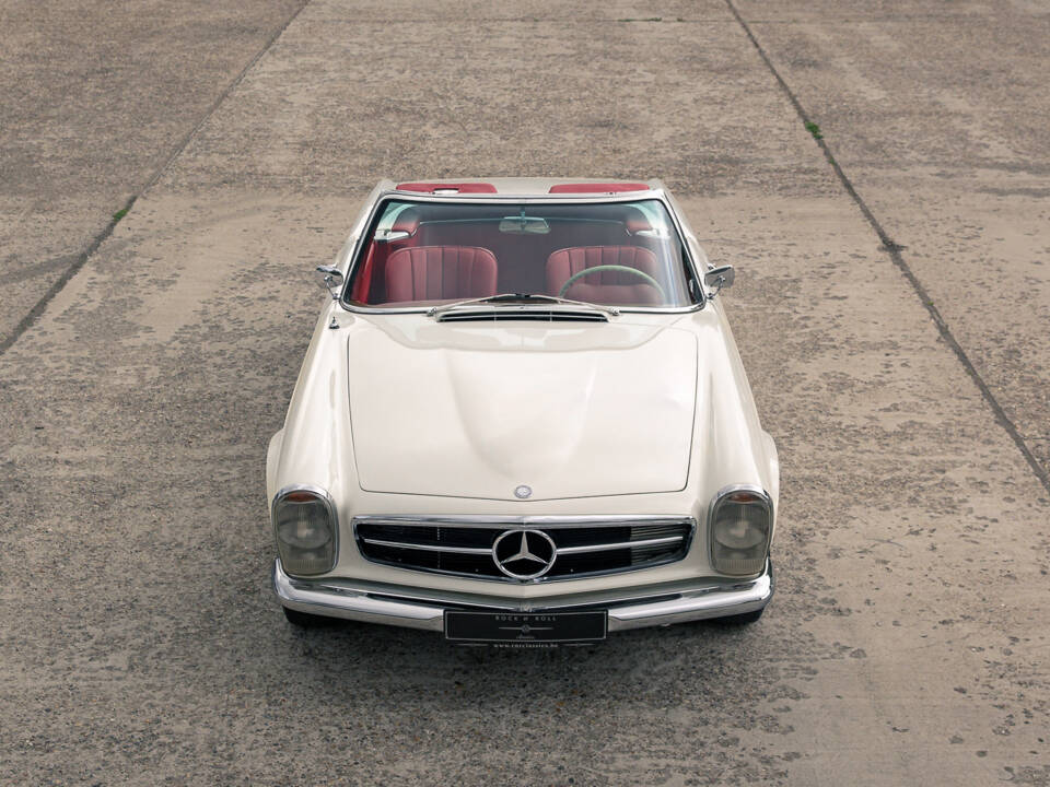 Image 2/60 of Mercedes-Benz 230 SL (1967)