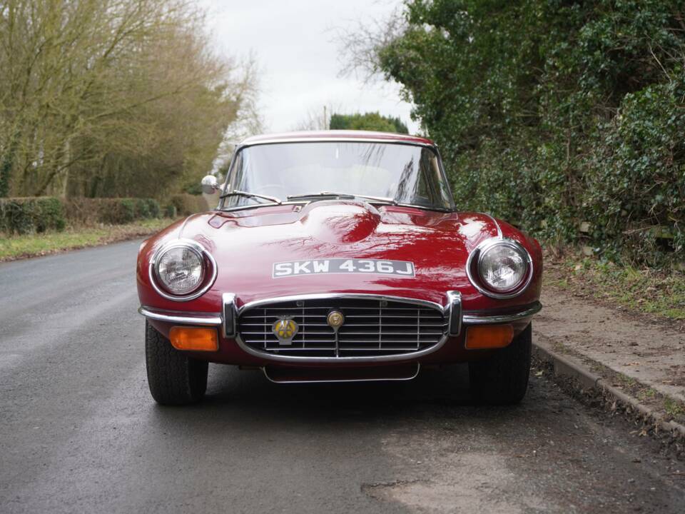 Image 2/19 of Jaguar Type E V12 (2+2) (1971)