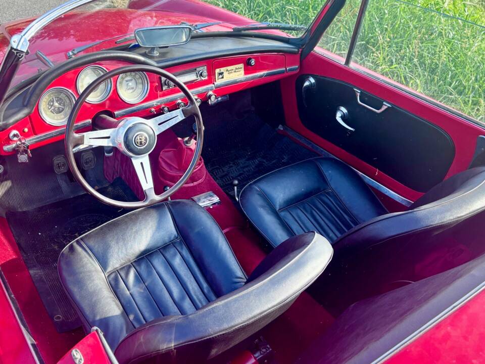 Image 2/8 of Alfa Romeo Giulia 1600 Spider (1962)