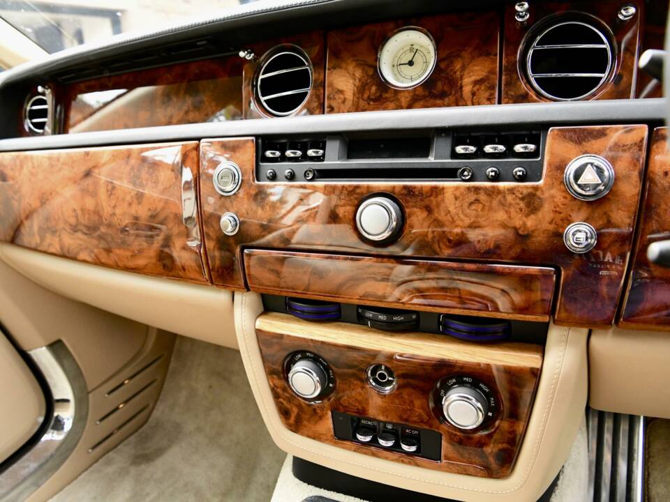 Immagine 38/50 di Rolls-Royce Phantom Coupé (2010)