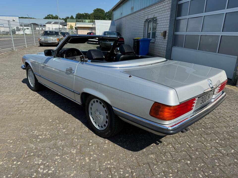 Imagen 4/72 de Mercedes-Benz 300 SL (1988)