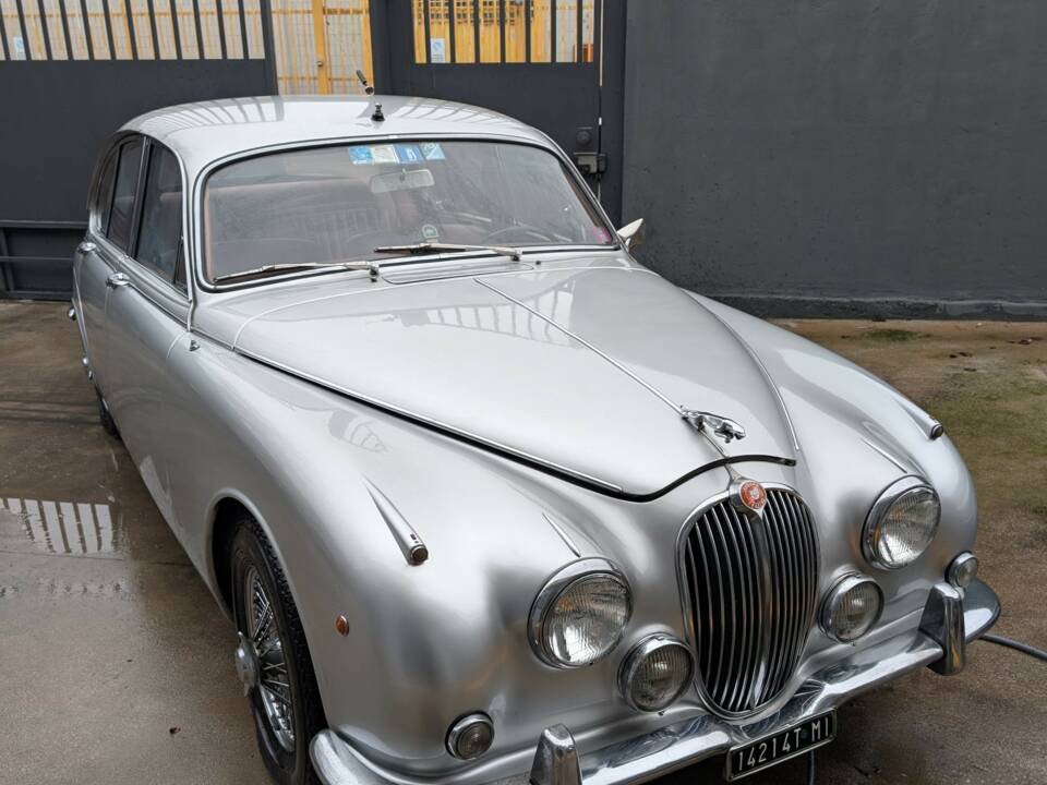 Image 2/6 of Jaguar 340 (1968)