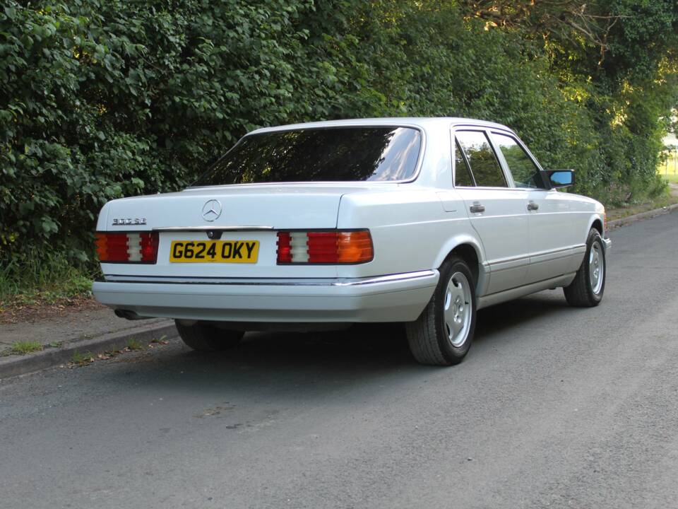 Image 6/18 of Mercedes-Benz 300 SE (1990)