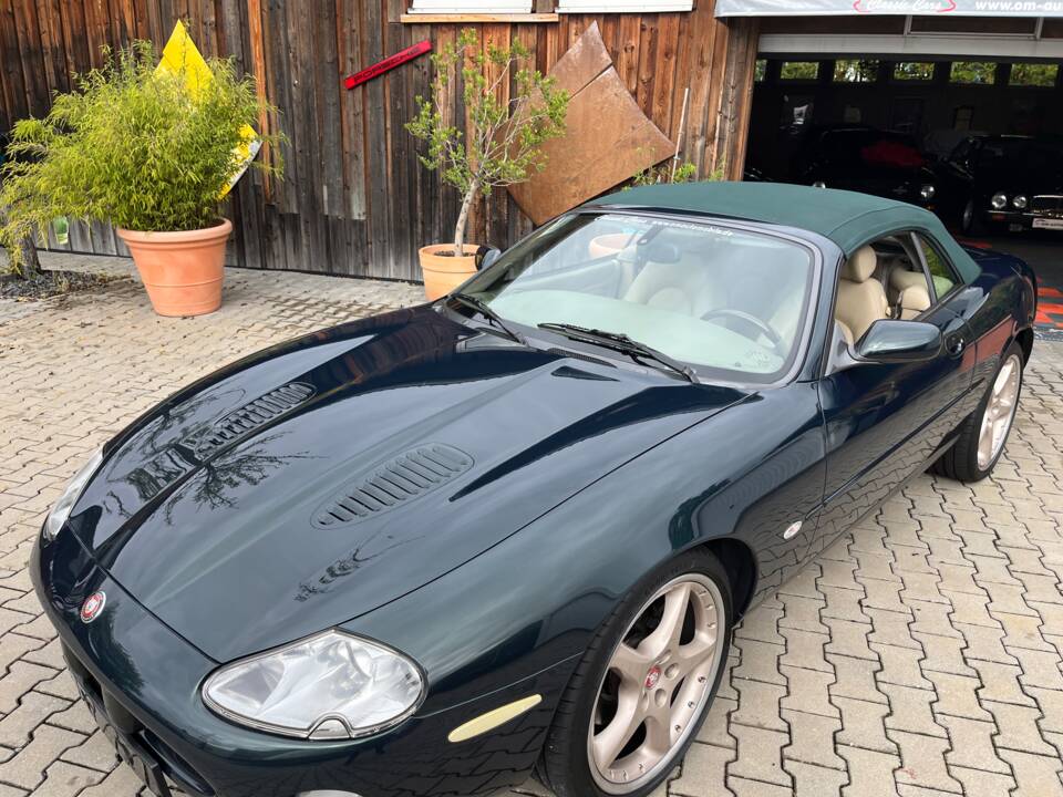 Image 5/20 of Jaguar XKR (2001)