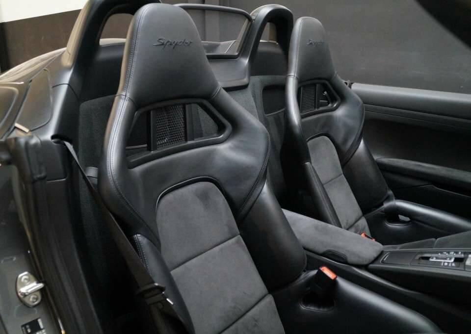 Image 17/50 of Porsche Boxster Spyder (2016)