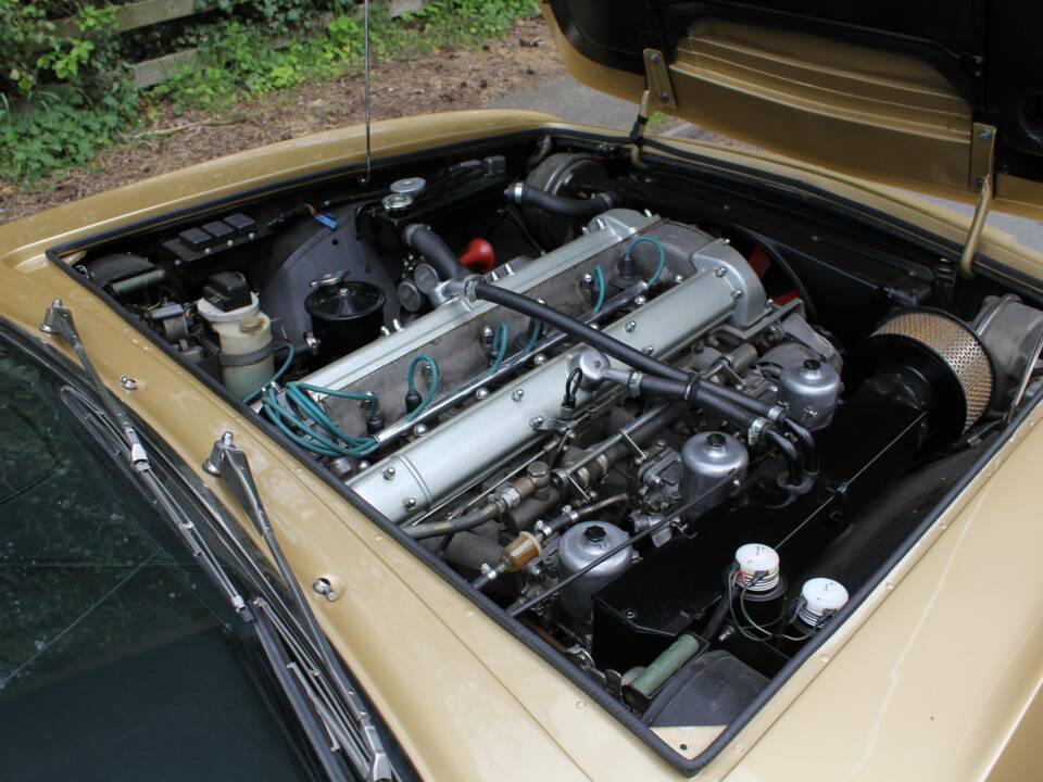 Bild 18/19 von Aston Martin DBS Volante (1970)