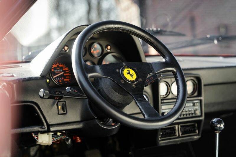 Image 18/33 of Ferrari 208 GTB Turbo (1987)