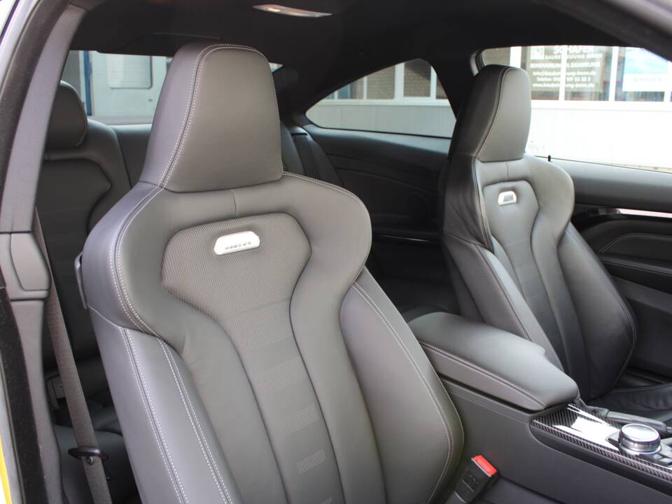 Image 58/98 of BMW M4 (2014)
