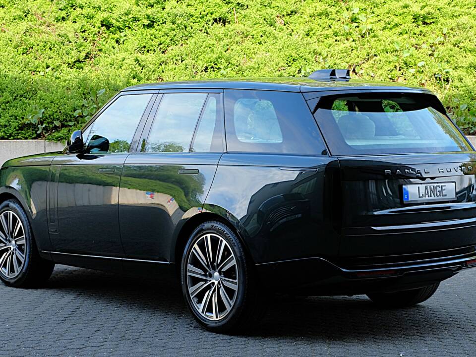 Image 16/61 of Land Rover Range Rover D350 (2025)