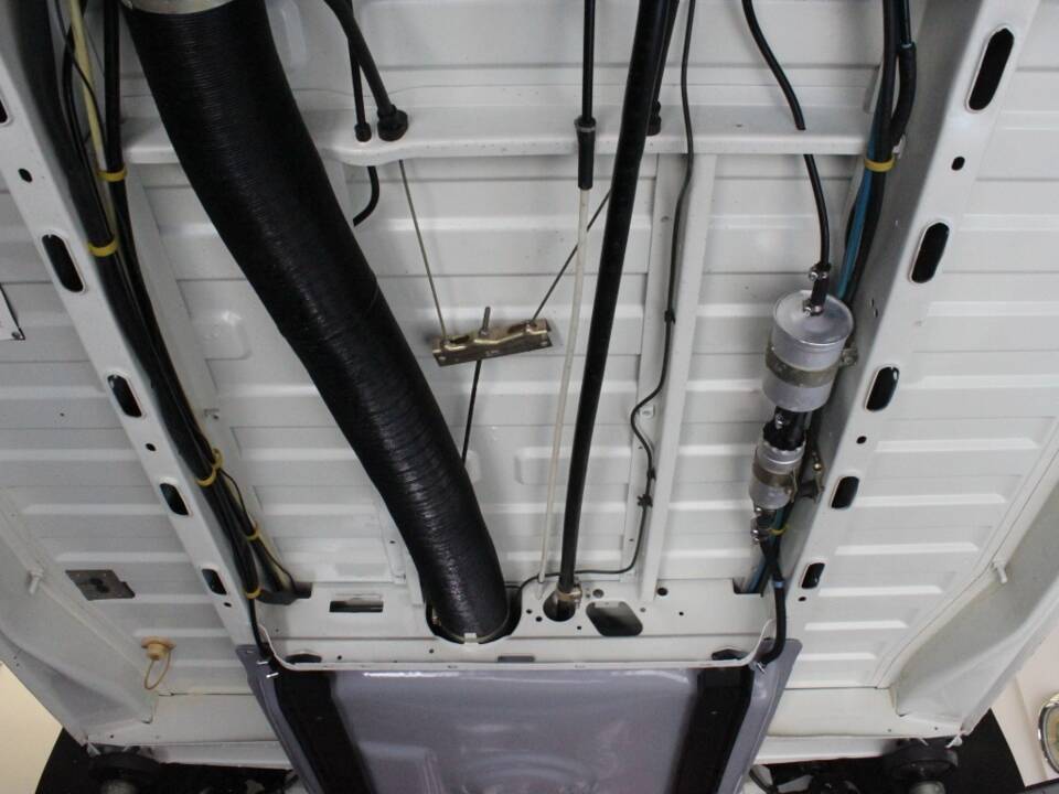 Bild 23/24 von Volkswagen T3 Camper 2.0 (1982)