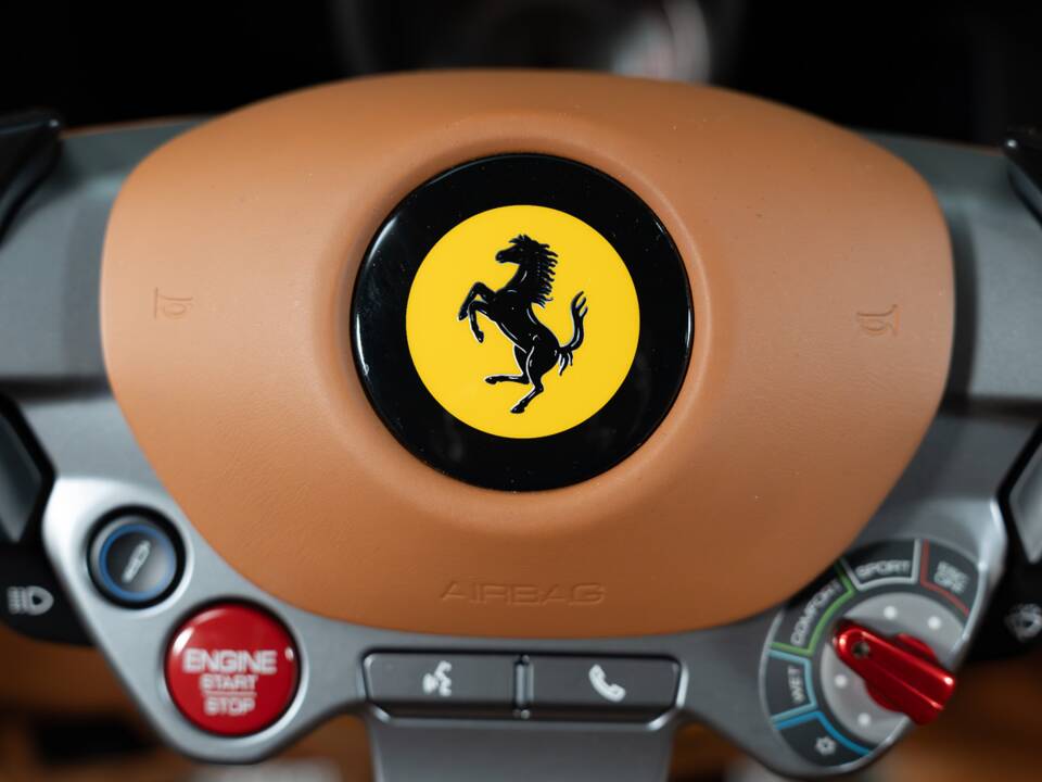 Bild 17/38 von Ferrari GTC4Lusso (2017)