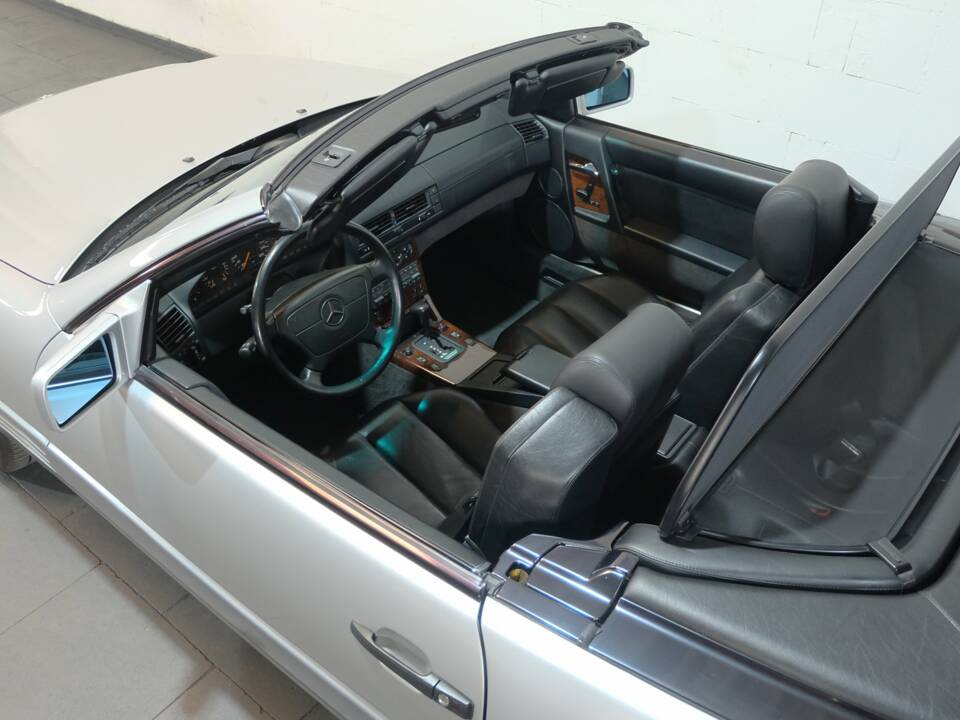 Image 4/51 of Mercedes-Benz 500 SL (1992)
