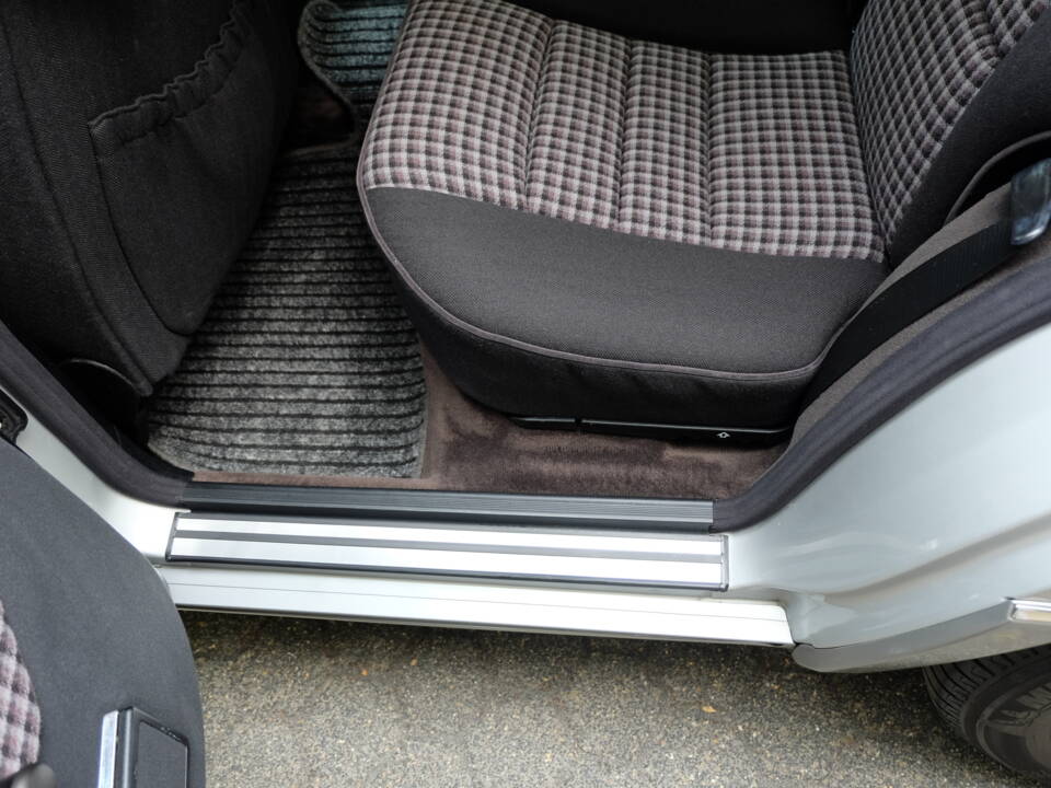 Image 34/75 of Mercedes-Benz E 280 T (1994)