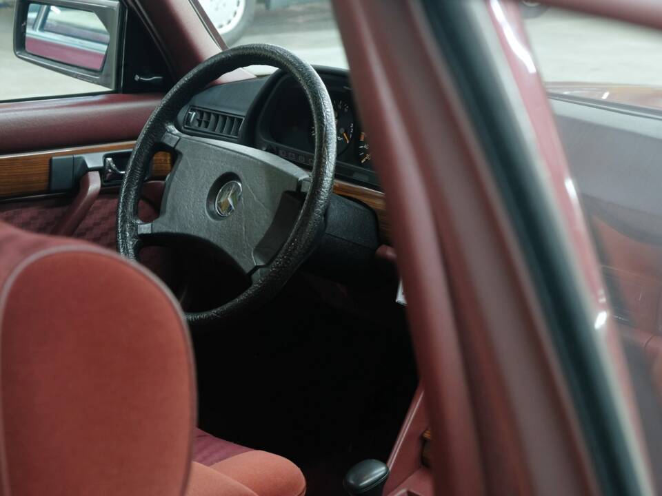 Bild 38/50 von Mercedes-Benz 260 SE (1990)