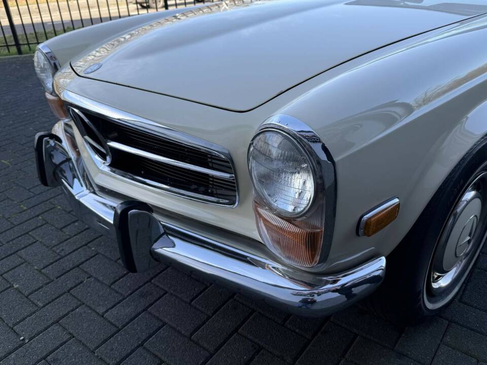 Image 19/48 of Mercedes-Benz 280 SL (1970)