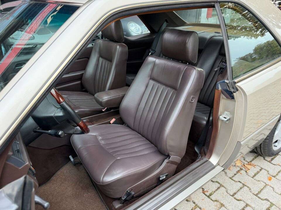 Bild 11/21 von Mercedes-Benz 300 CE (1988)