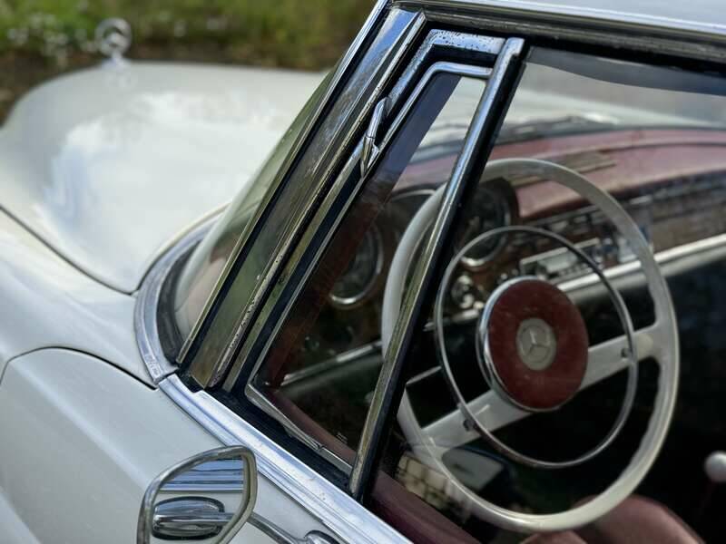 Image 12/50 of Mercedes-Benz 220 SE b (1963)