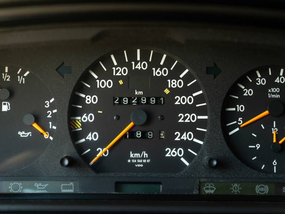 Bild 35/50 von Mercedes-Benz 500 E (1992)