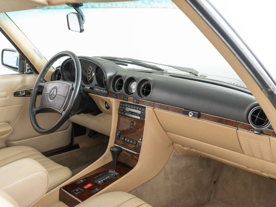 Image 34/47 of Mercedes-Benz 560 SL (1987)