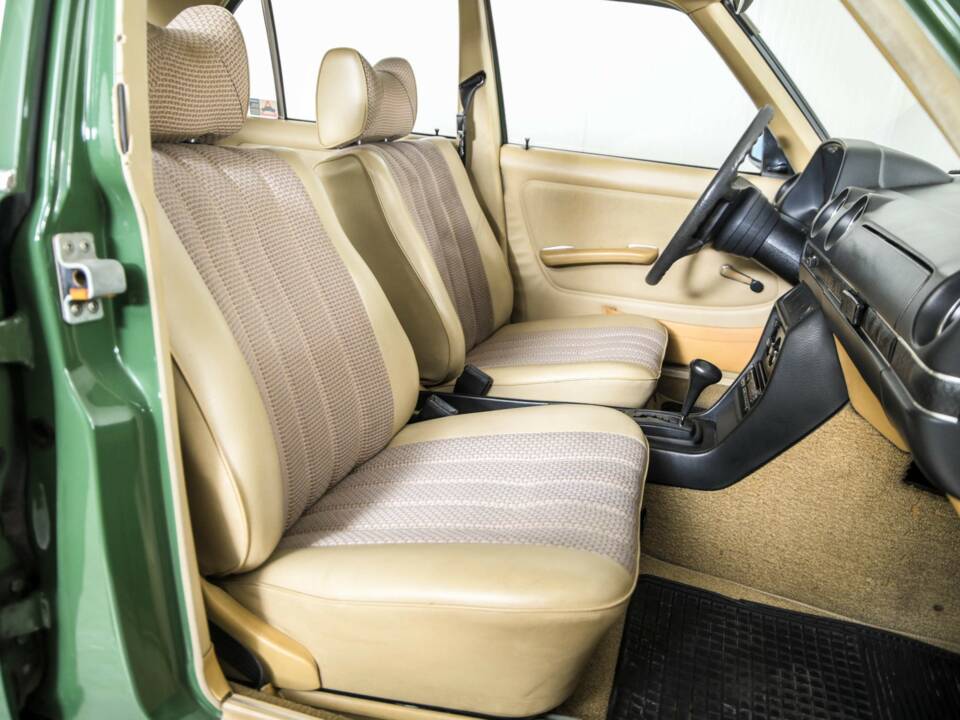 Afbeelding 16/50 van Mercedes-Benz 300 D (1978)