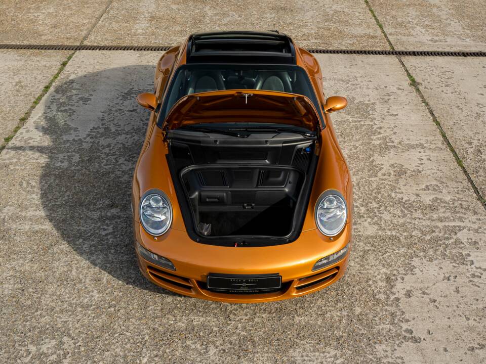 Image 29/34 de Porsche 911 Targa 4S (2008)