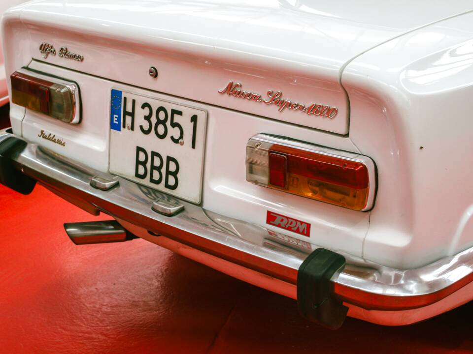 Bild 9/34 von Alfa Romeo Giulia Nuova Super 1600 (1979)