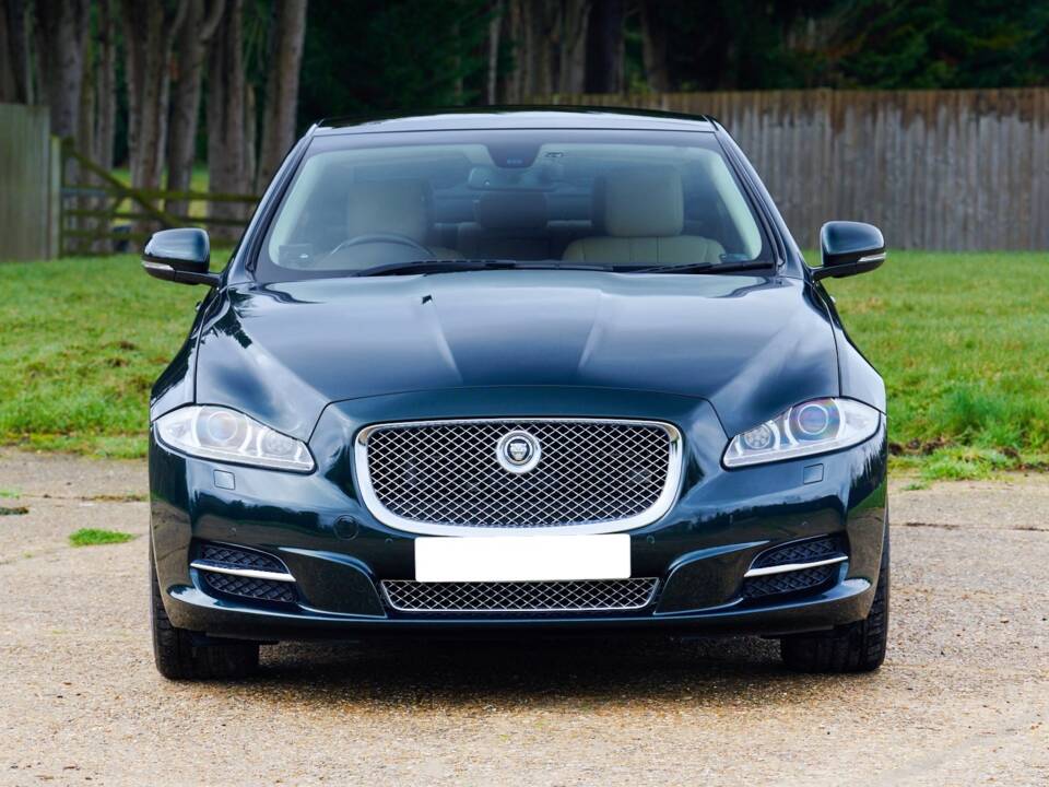 Image 6/50 of Jaguar XJ 5.0 (2010)