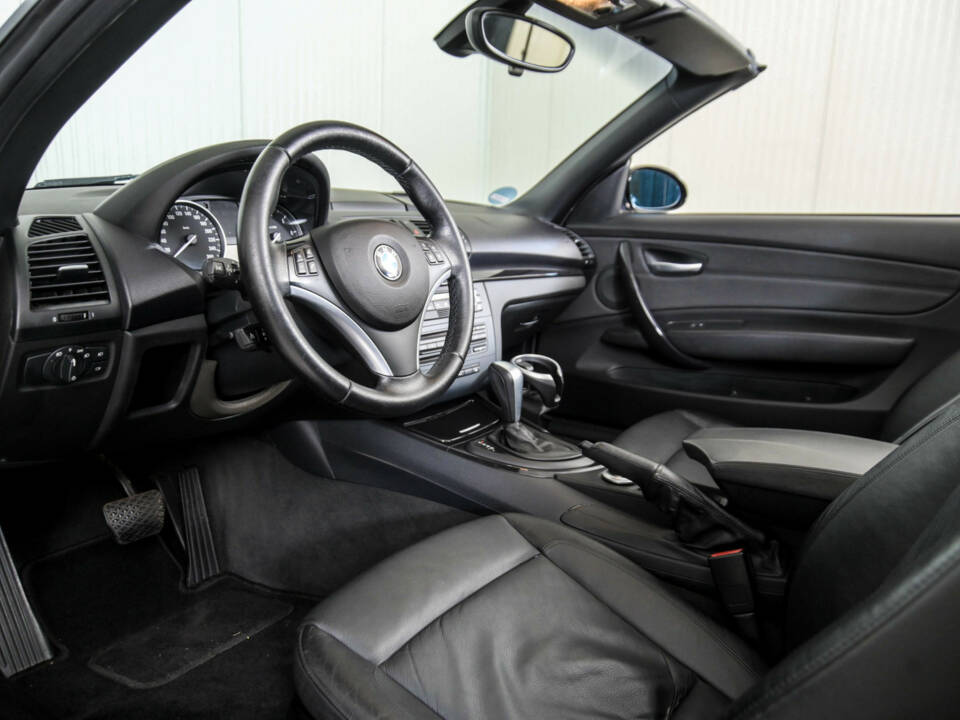 Image 11/50 of BMW 125i (2009)