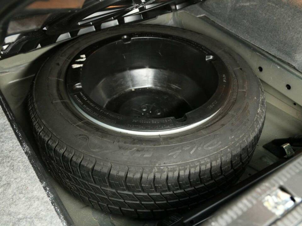 Immagine 28/30 di Mercedes-Benz E 320 (1997)