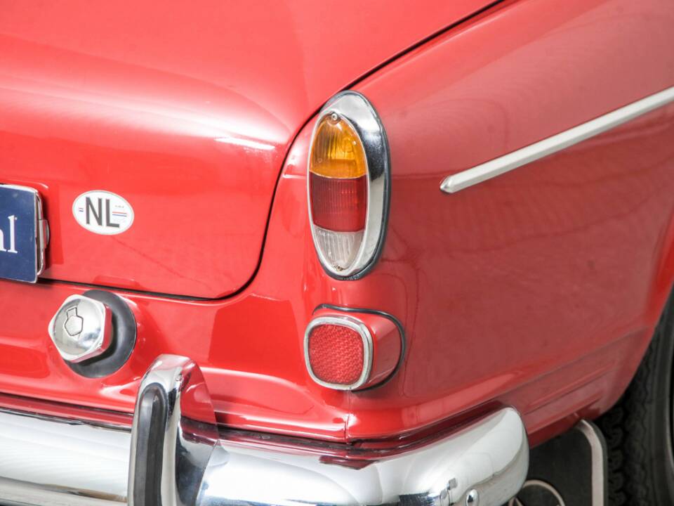 Image 35/50 of Volvo P 123 GT (1968)