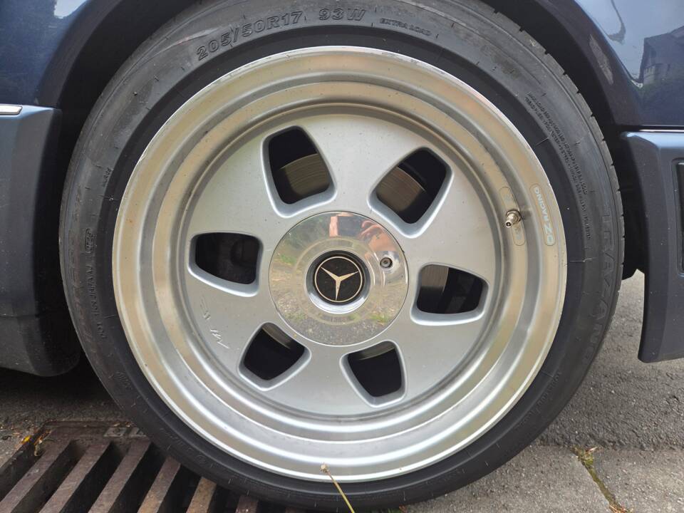 Afbeelding 29/54 van Mercedes-Benz 200 E (1992)