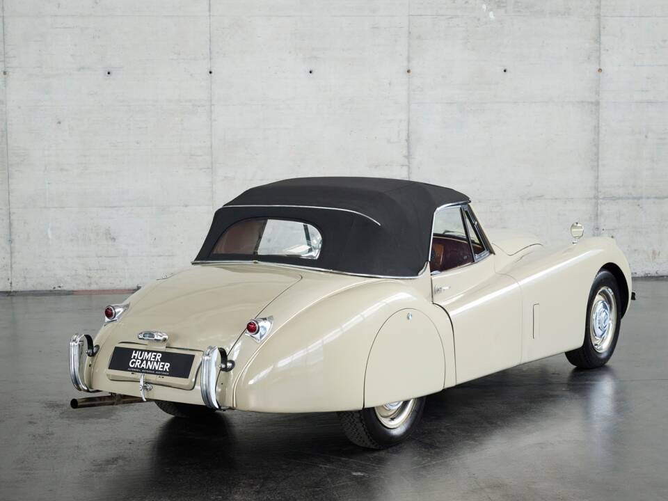 Image 25/50 de Jaguar XK 120 DHC (1953)