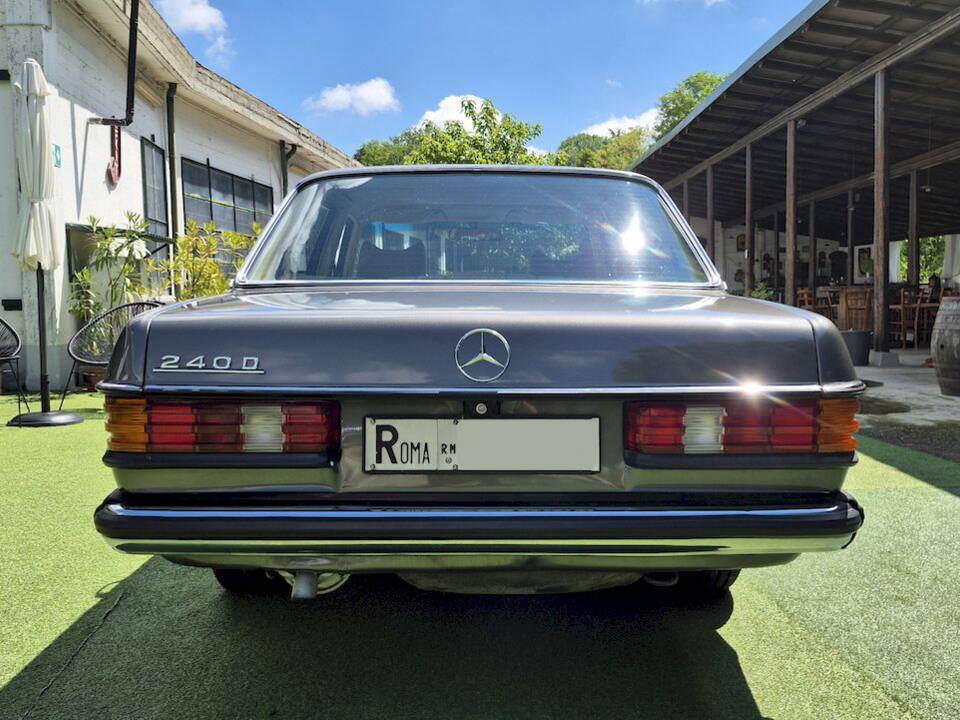 Image 16/71 of Mercedes-Benz 240 D (1980)