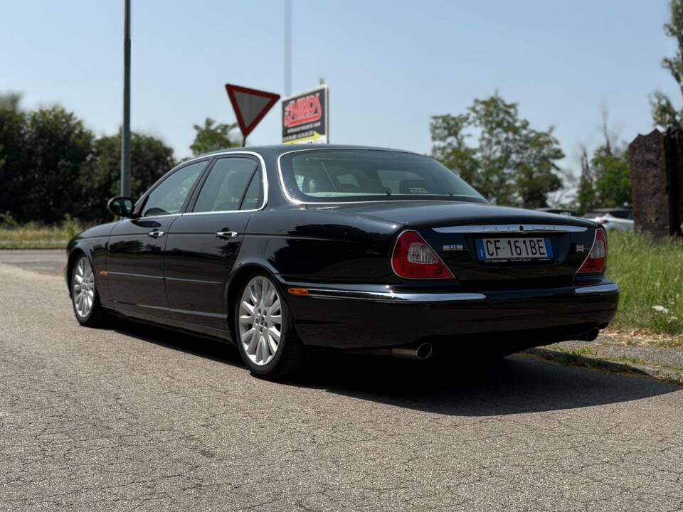 Image 4/9 of Jaguar XJ 8 4.2 (2003)