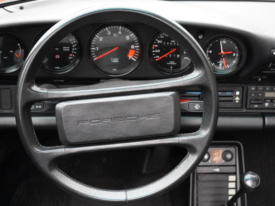 Immagine 19/20 di Porsche 911 Carrera 3.2 (1988)