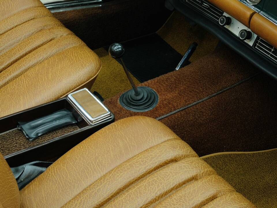 Image 34/50 de Mercedes-Benz 280 SL (1968)