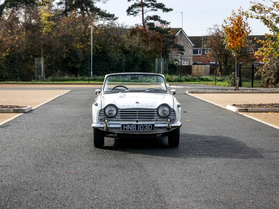 Image 15/42 of Triumph TR 4A (1966)